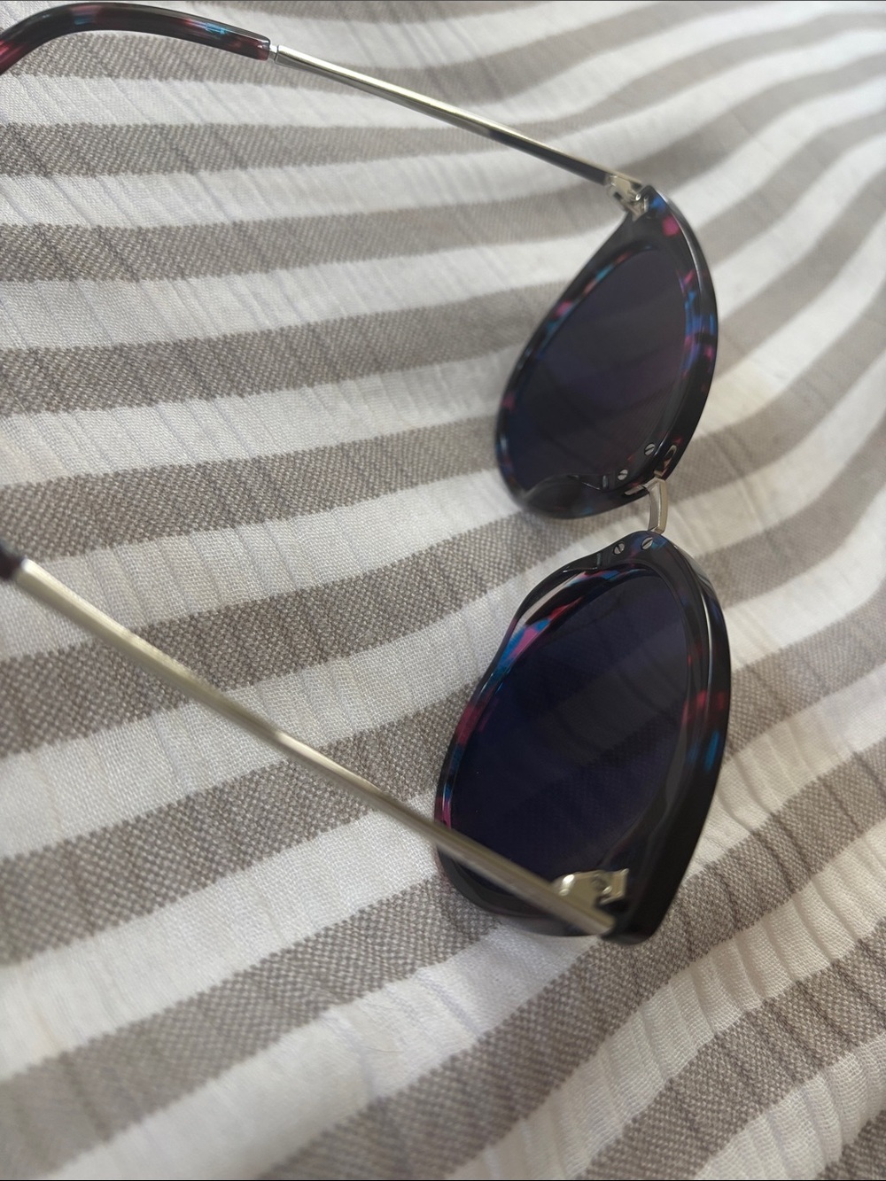 Cat-Eye Sunglasses in Multicolor Tortoiseshell shady rays purple blue silver - Picture 4 of 5